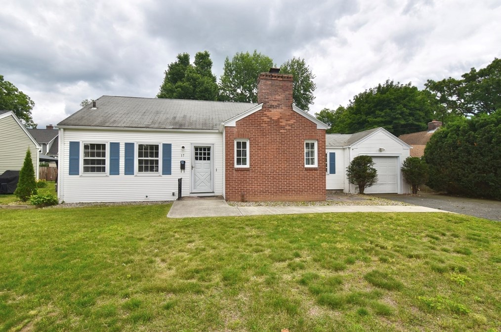 17 Old Brook Rd, Springfield, MA 01118 exterior
