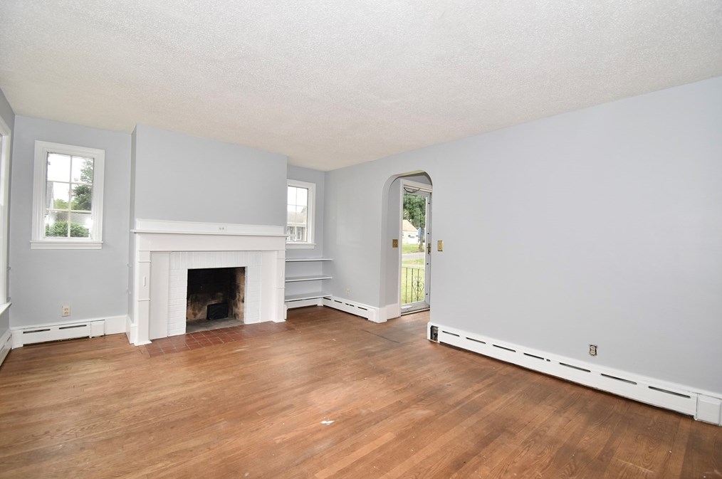 17 Old Brk Rd, Springfield MA 01118-1411 exterior