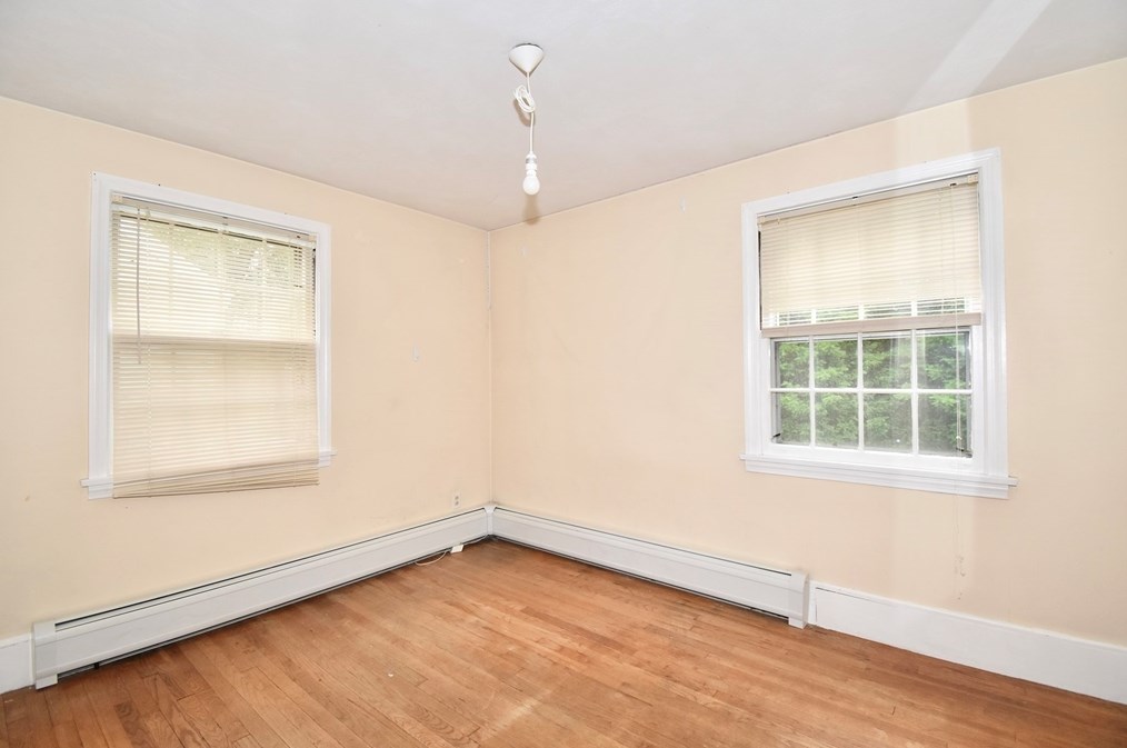 17 Old Brk Rd, Springfield MA 01118-1411 exterior