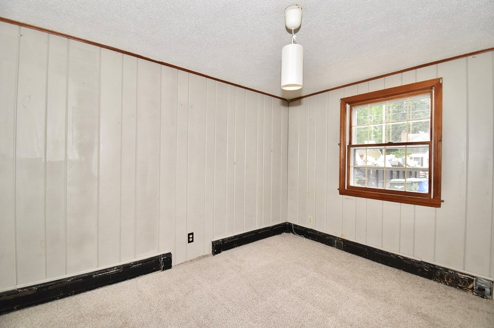 17 Old Brk Rd, Springfield MA 01118-1411 exterior