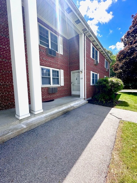 123 Emerson Gardens Rd, Lexington, MA 02420 exterior