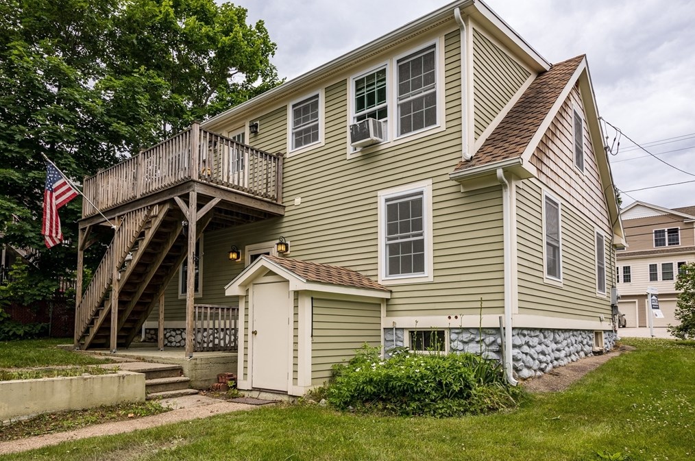 14 Village St, Dudley, MA 01571