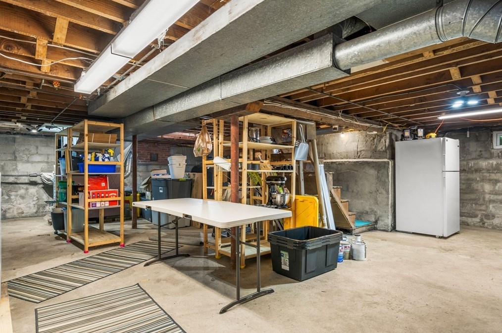 29 Doris Dr, Weymouth MA 02191-2044 exterior