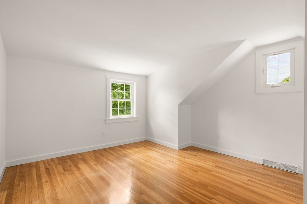 29 Doris Dr, Weymouth MA 02191-2044 exterior