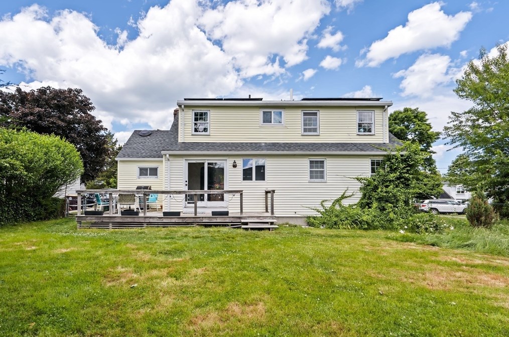 29 Doris Dr, Weymouth MA 02191-2044 exterior