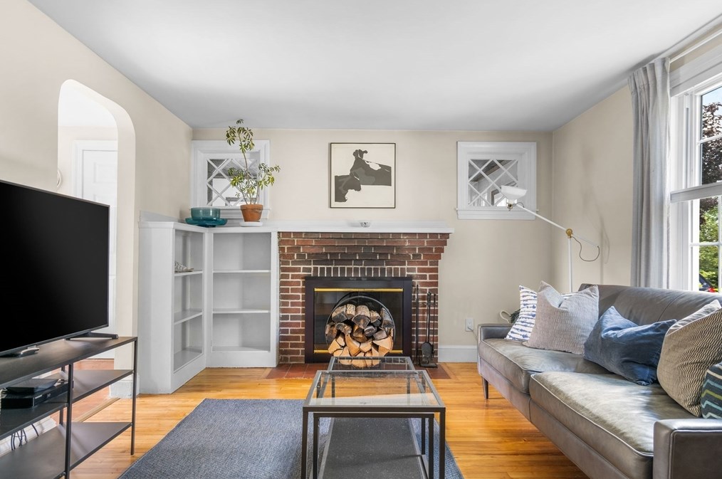 29 Doris Dr, Weymouth, MA 02191 exterior