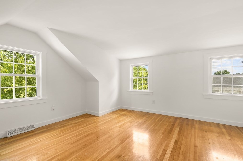 29 Doris Dr, Weymouth MA 02191-2044 exterior