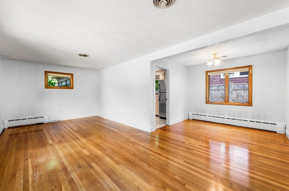 5 Bencliffe Cir, Newton MA 02466-1101 exterior