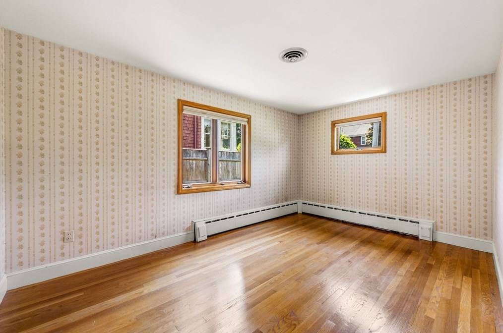 5 Bencliffe Cir, Newton MA 02466-1101 exterior