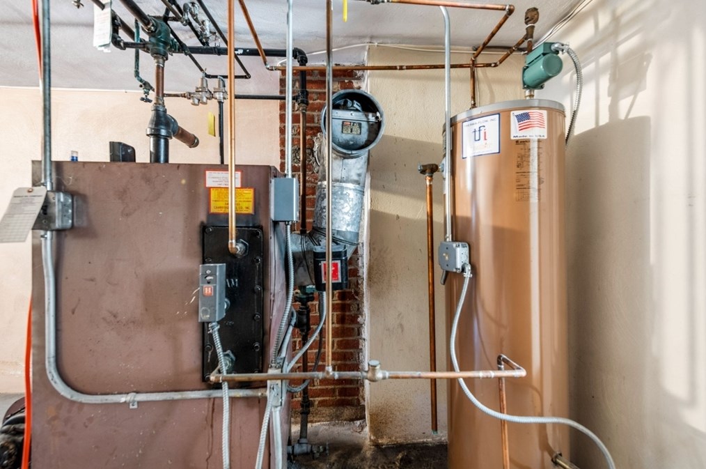 5 Bencliffe Cir, Newton MA 02466-1101 exterior