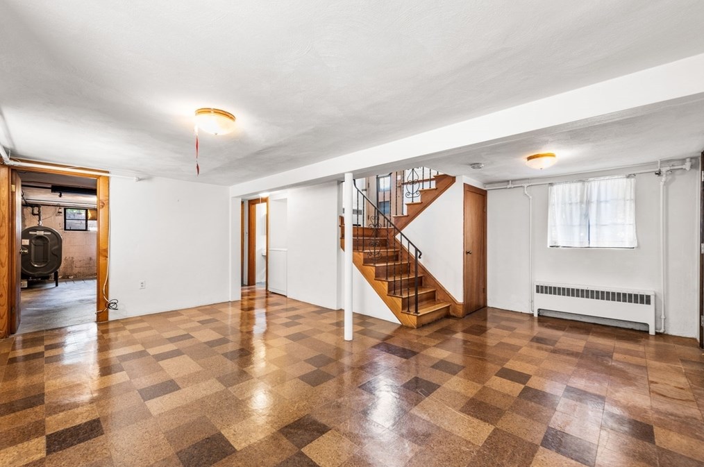 5 Bencliffe Cir, Newton MA 02466-1101 exterior