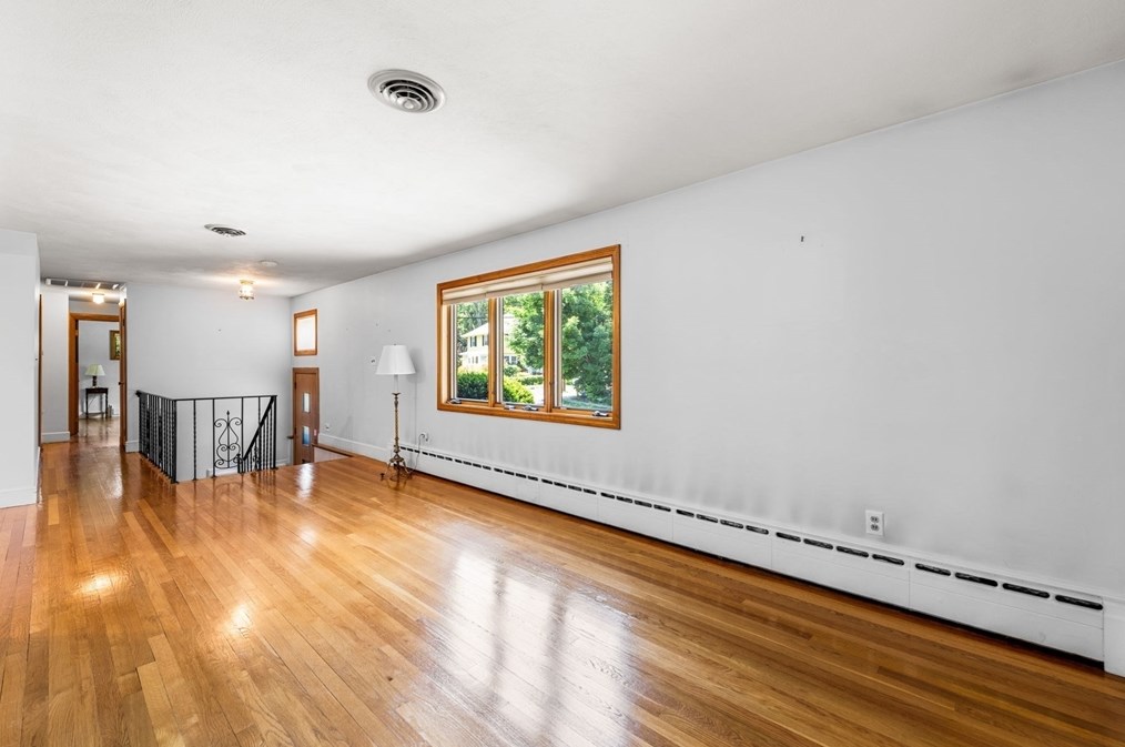 5 Bencliffe Cir, Newton, MA 02466 exterior