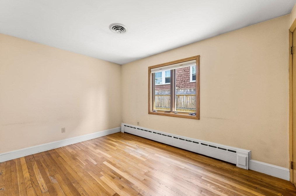 5 Bencliffe Cir, Newton MA 02466-1101 exterior