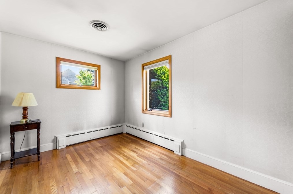 5 Bencliffe Cir, Newton MA 02466-1101 exterior