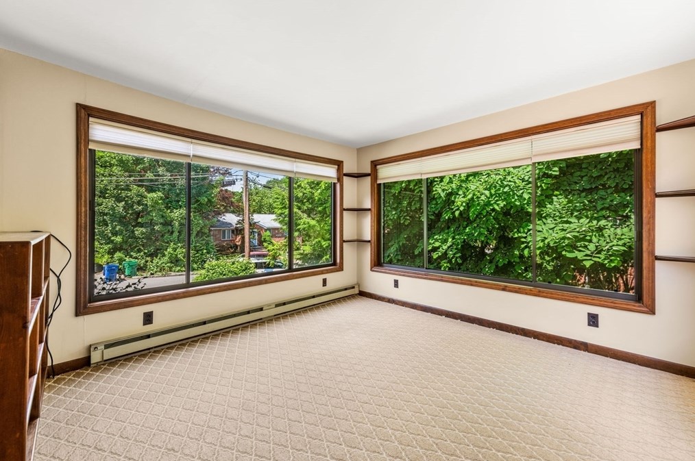 5 Bencliffe Cir, Newton MA 02466-1101 exterior