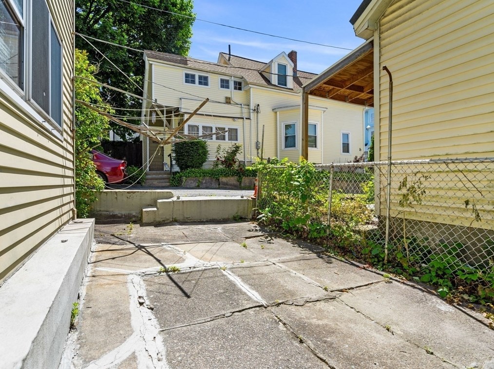 91 Fox St, Worcester MA 01604-4344 exterior