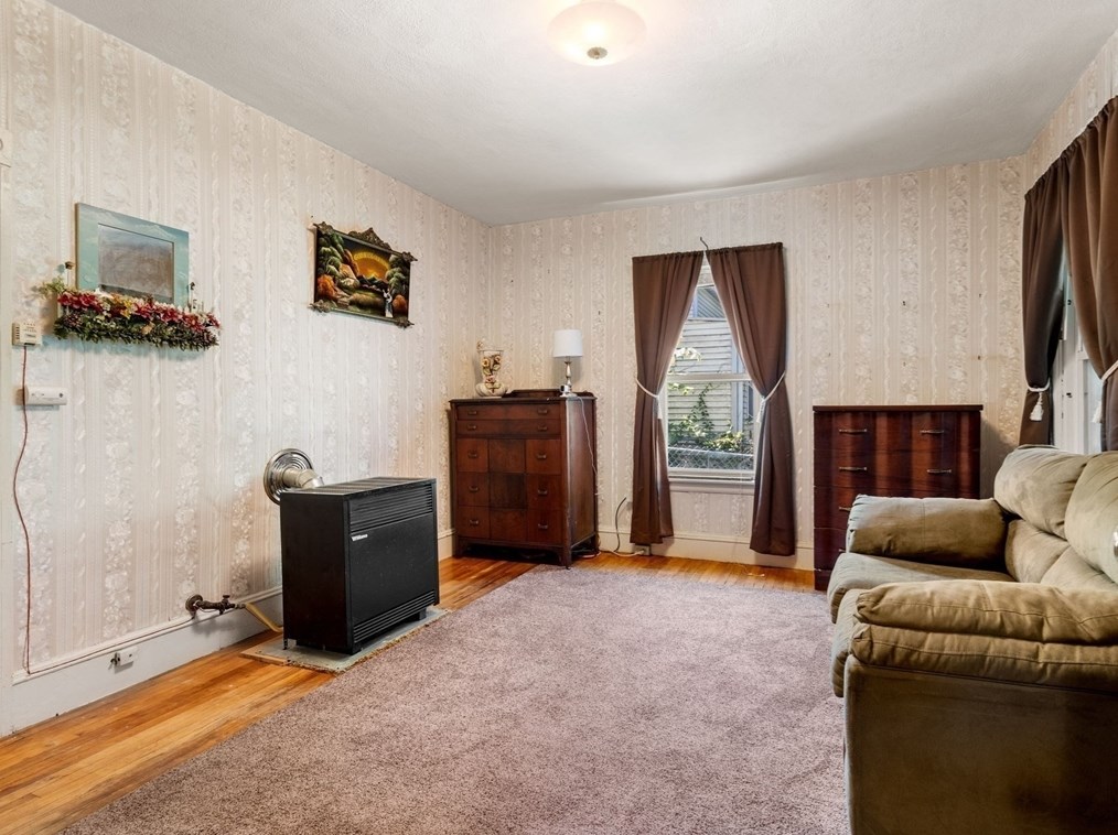 91 Fox St, Worcester MA 01604-4344 exterior