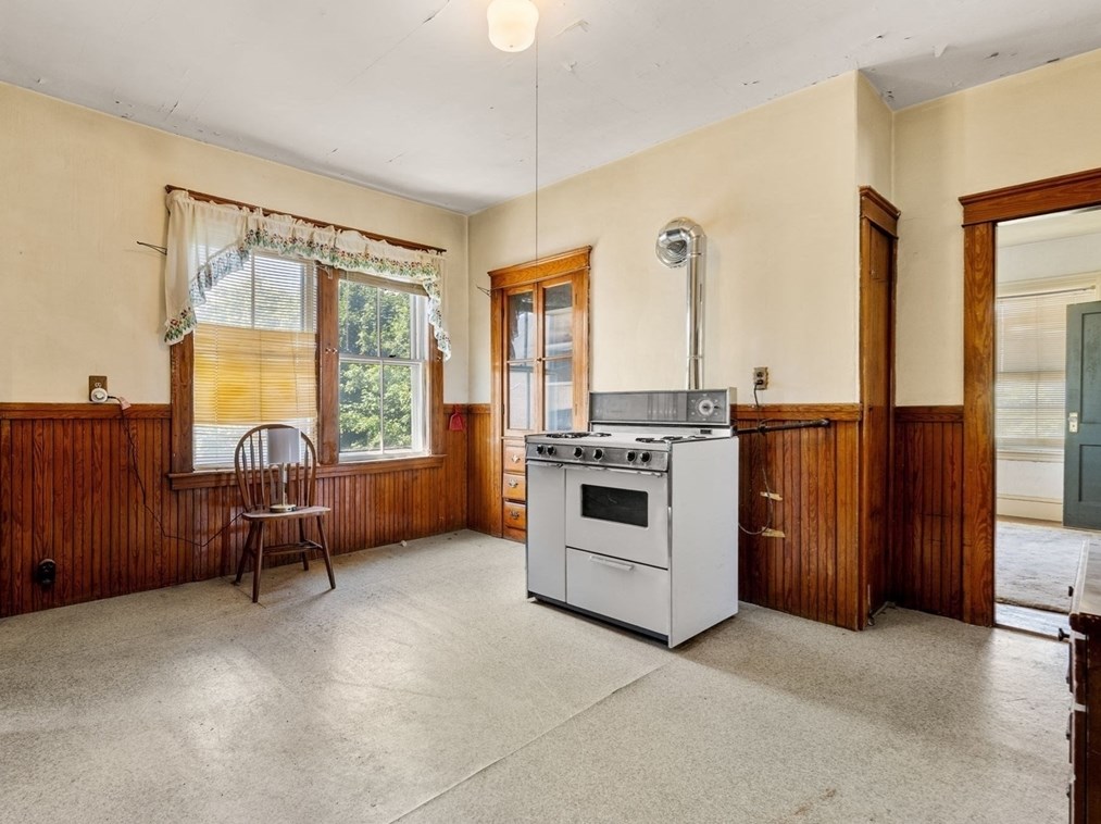 91 Fox St, Worcester MA 01604-4344 exterior