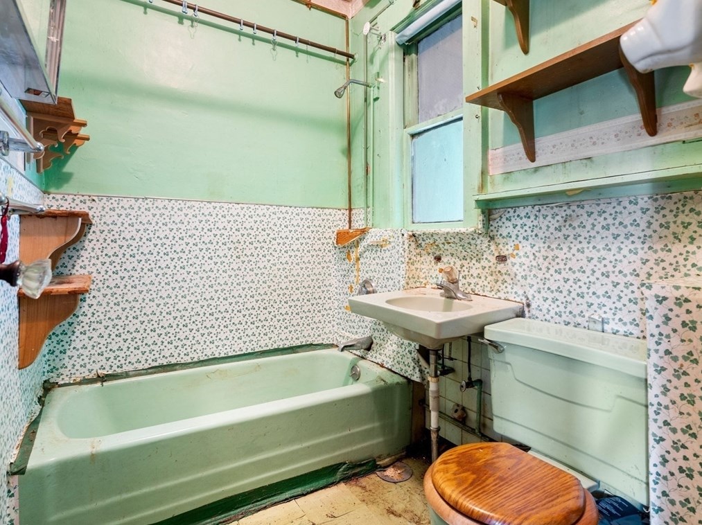 91 Fox St, Worcester MA 01604-4344 exterior