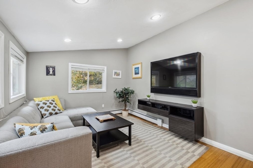 376 School St, Boylston, MA 01505