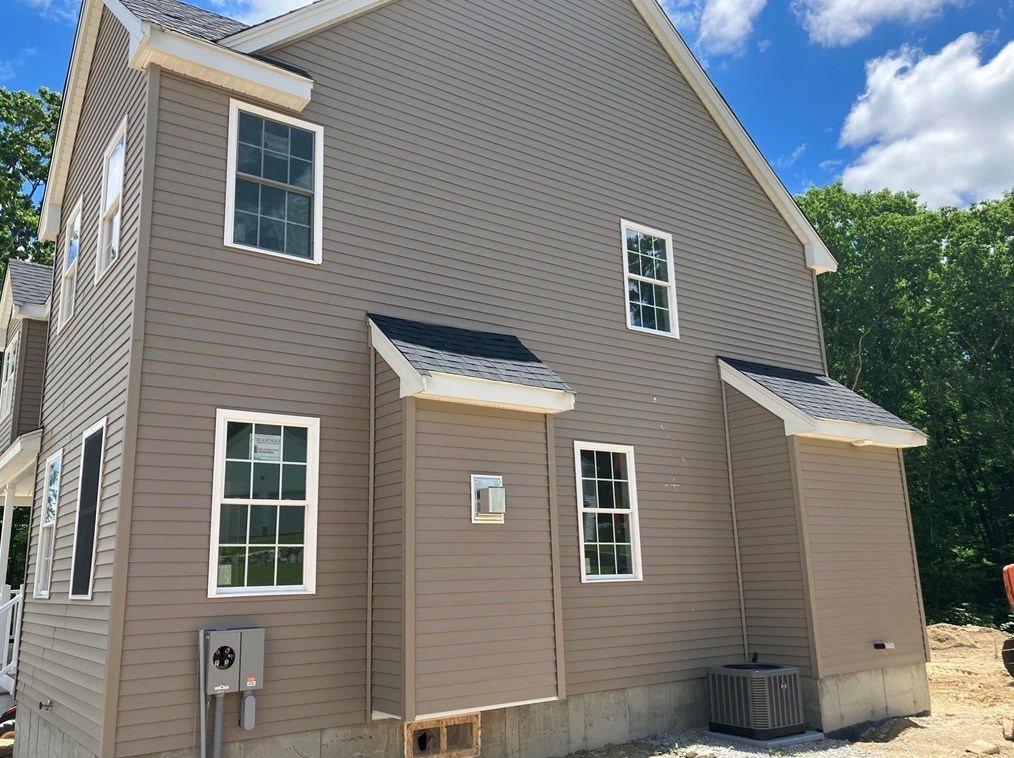 17 Noble St, Dudley, MA 01571