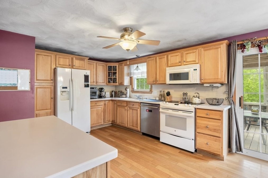 380 King St, Raynham MA  02767-1382 exterior