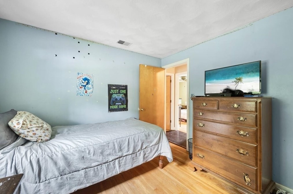 380 King St, Raynham MA  02767-1382 exterior