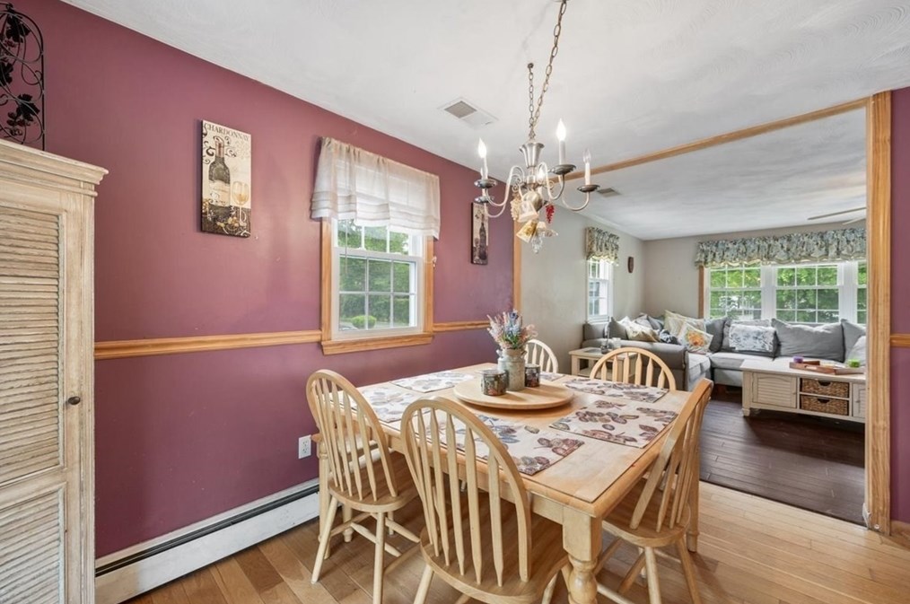 380 King St, Raynham MA  02767-1382 exterior