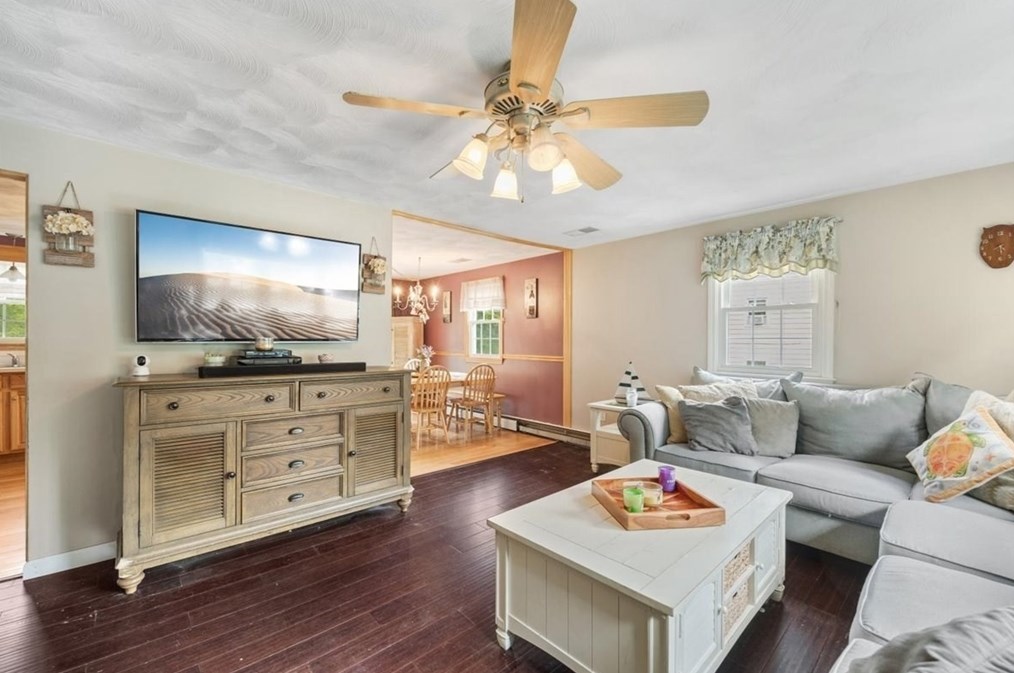 380 King St, Raynham MA  02767-1382 exterior