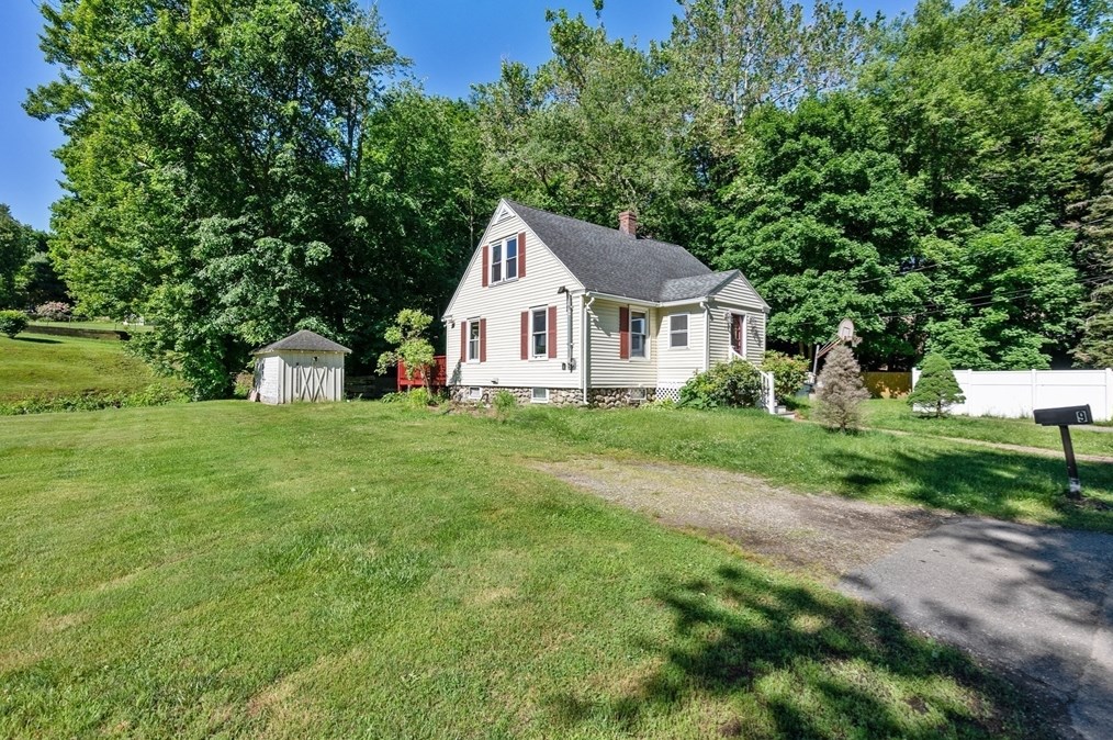 9 Brk Rd, Auburn MA 01501 exterior