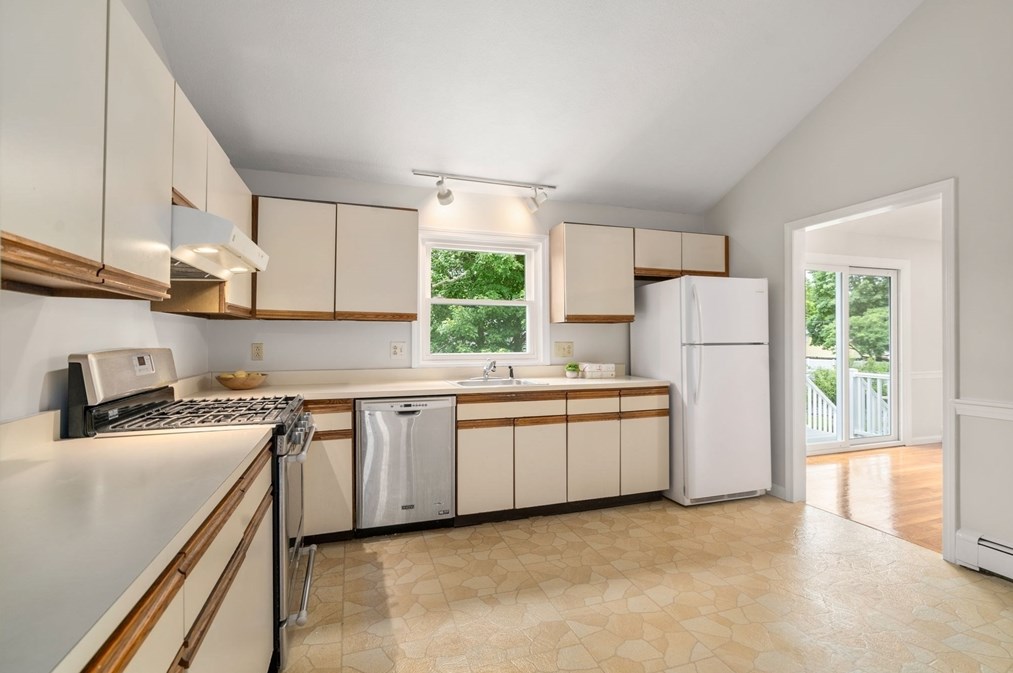 16 Shelley Rd, Arlington MA 02476-7072 exterior