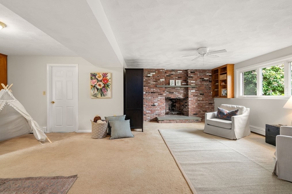 16 Shelley Rd, Arlington MA 02476-7072 exterior