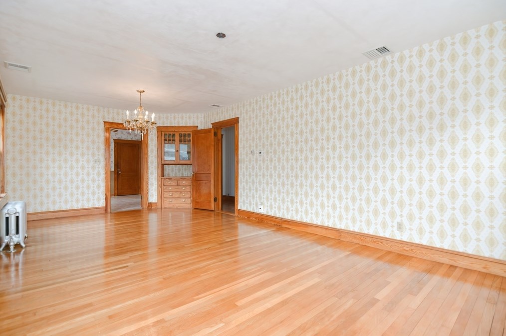 10 Clifford St, Framingham, MA 01702