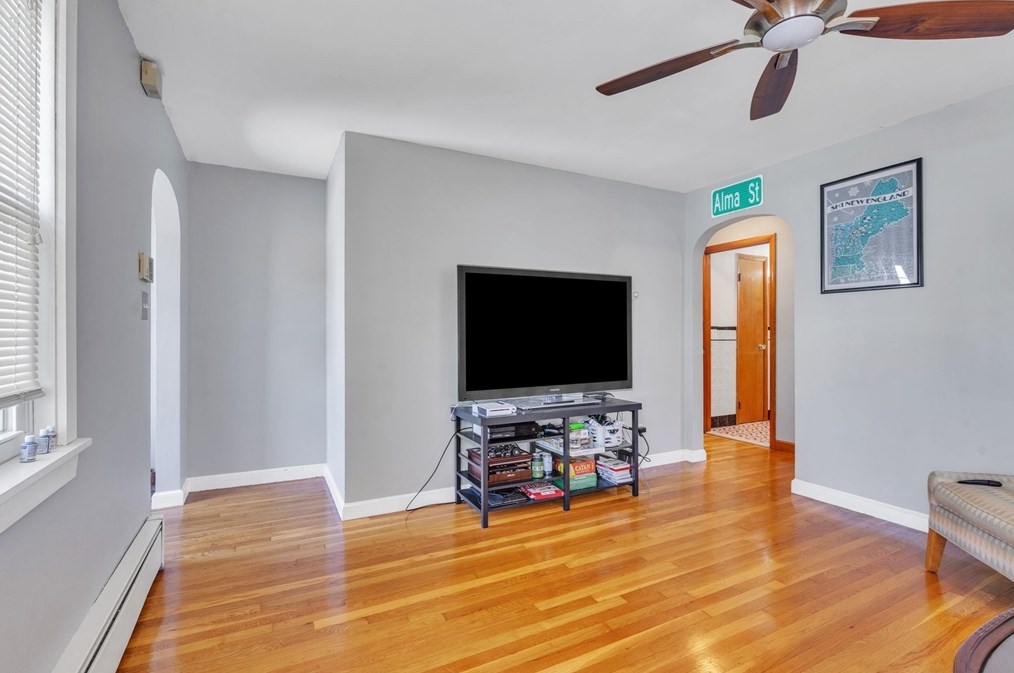 88 Pilgrim Ave, Worcester MA  01604-3058 exterior