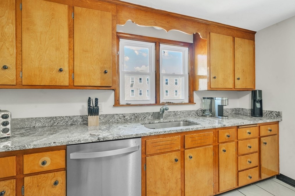 88 Pilgrim Ave, Worcester MA  01604-3058 exterior