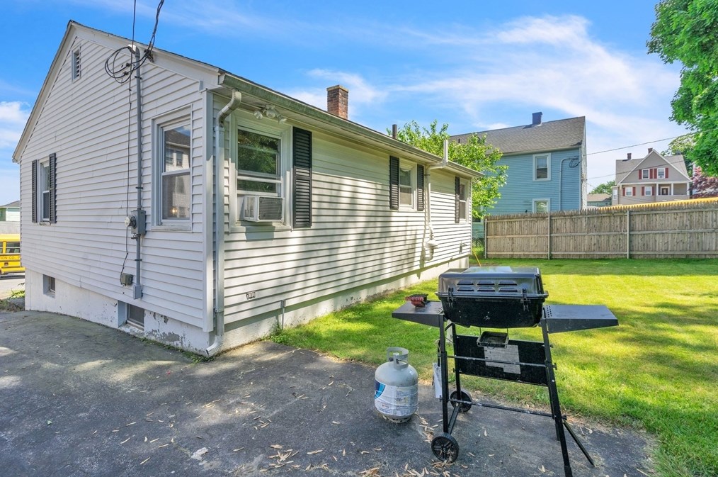 88 Pilgrim Ave, Worcester MA  01604-3058 exterior