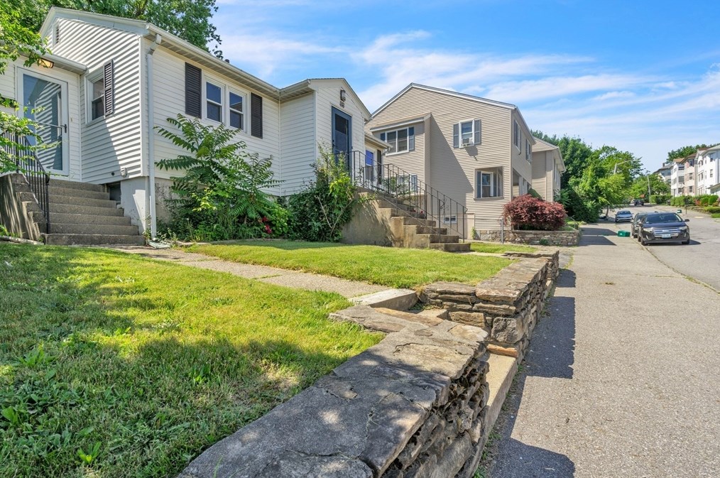 88 Pilgrim Ave, Worcester MA  01604-3058 exterior