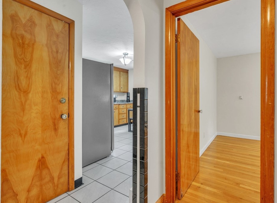 88 Pilgrim Ave, Worcester MA  01604-3058 exterior