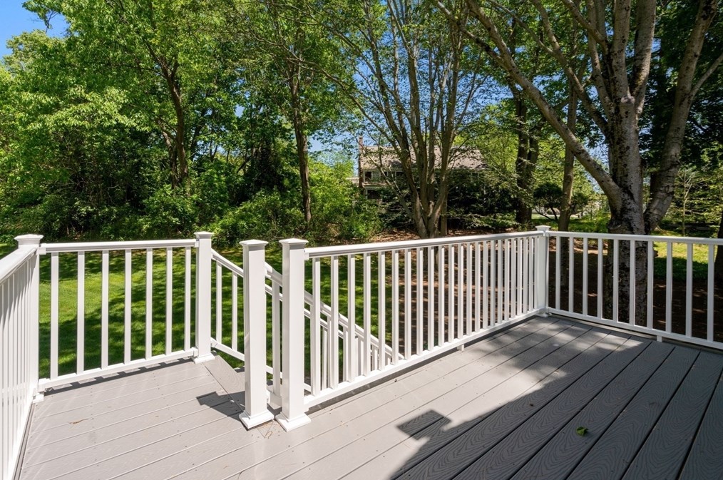 39 Dudley Rd, Billerica MA 01821-4132 exterior