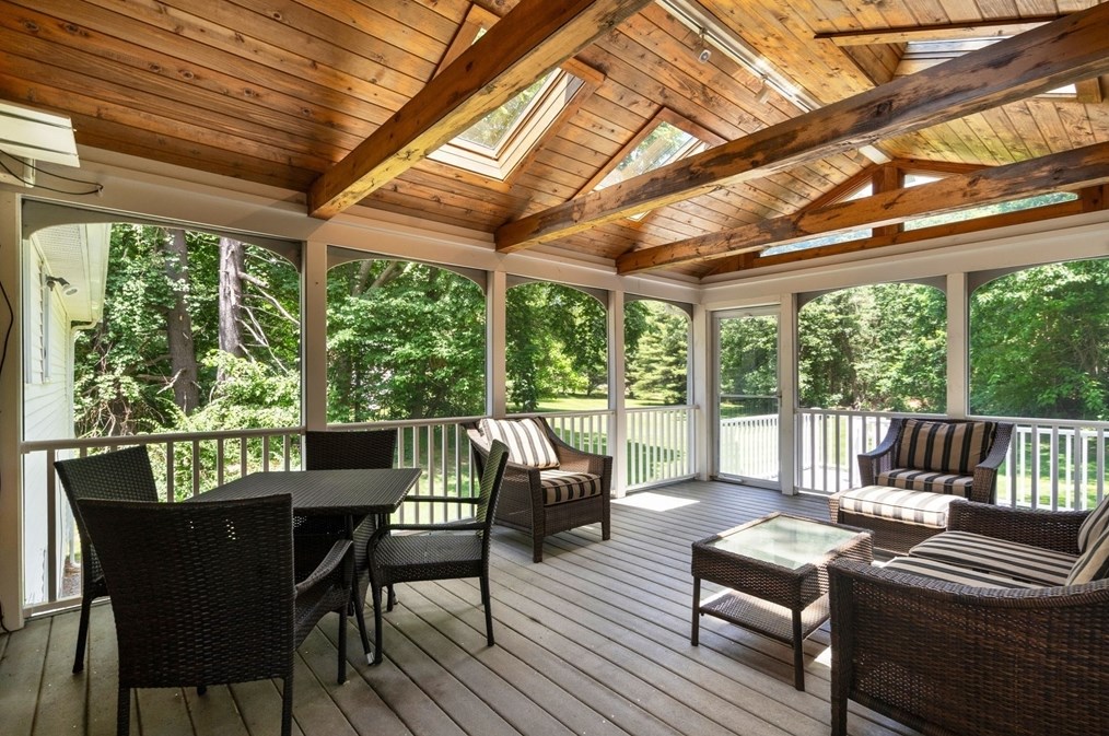 39 Dudley Rd, Billerica MA 01821-4132 exterior