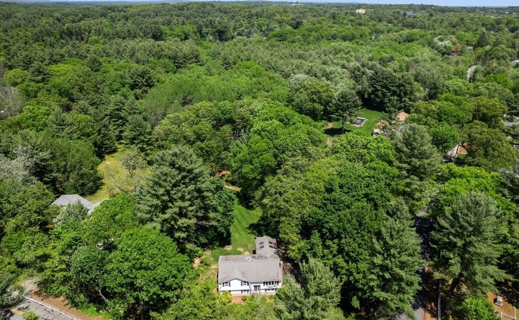 39 Dudley Rd, Billerica MA 01821-4132 exterior