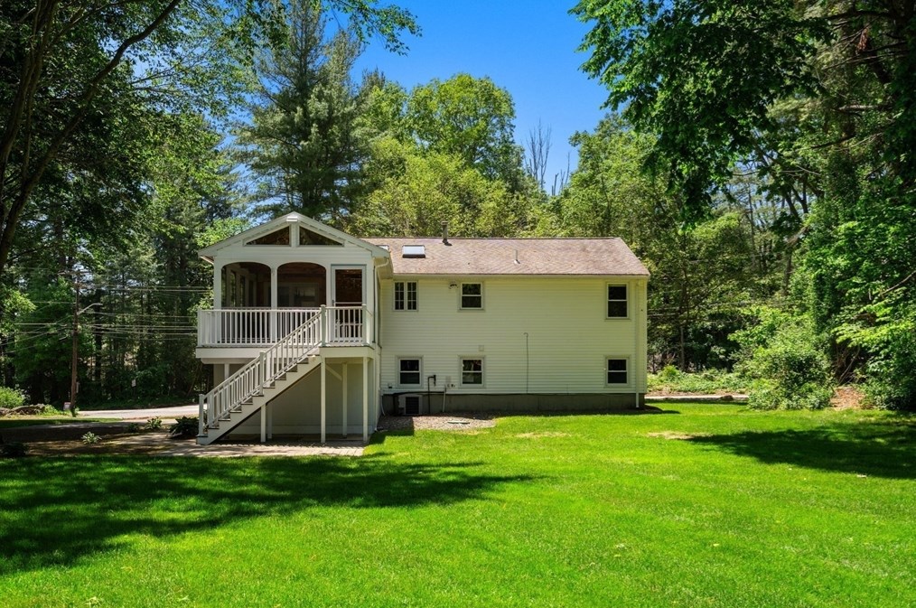 39 Dudley Rd, Billerica MA 01821-4132 exterior