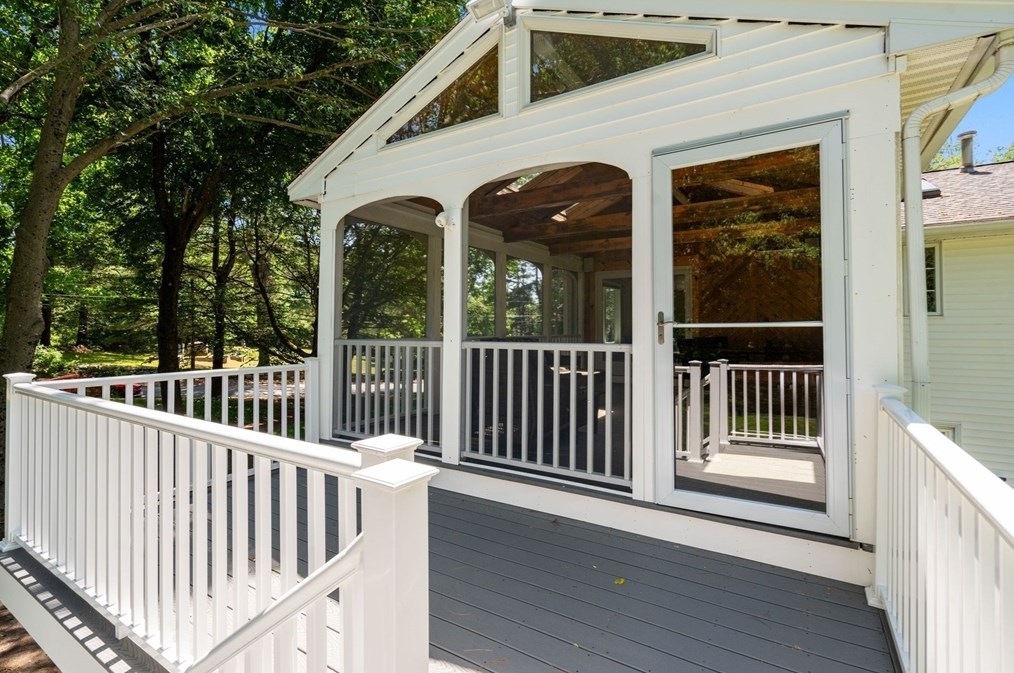 39 Dudley Rd, Billerica MA 01821-4132 exterior