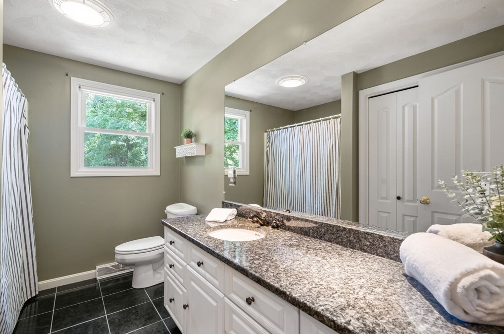 39 Dudley Rd, Billerica MA 01821-4132 exterior