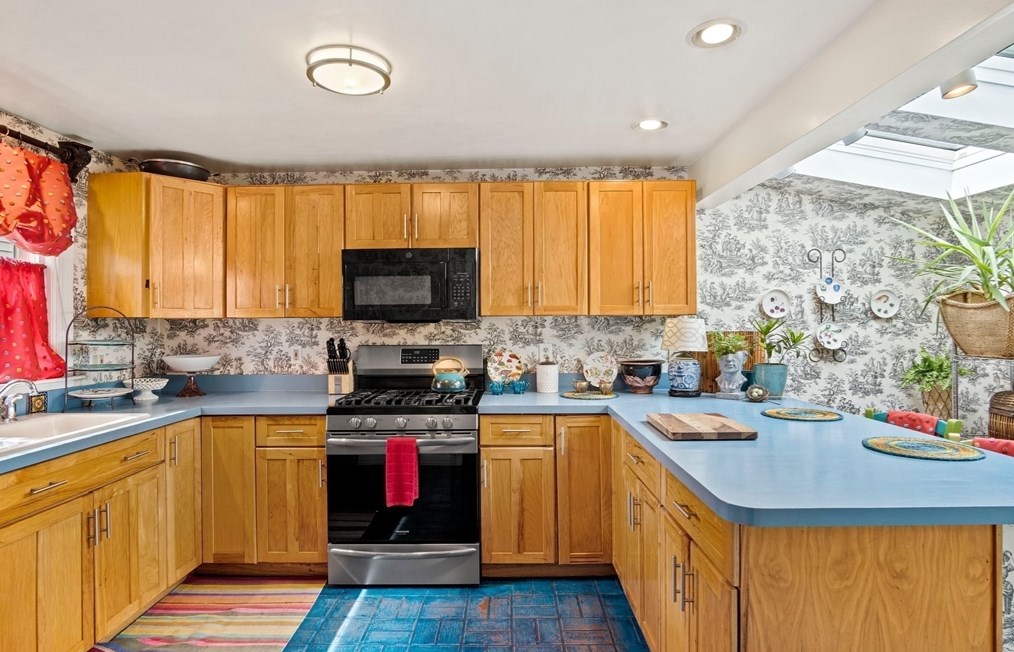 49 Sturgis St, Woburn MA 01801-4822 exterior