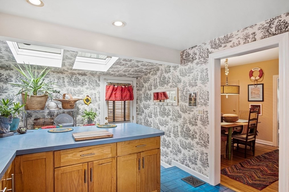 49 Sturgis St, Woburn MA 01801-4822 exterior