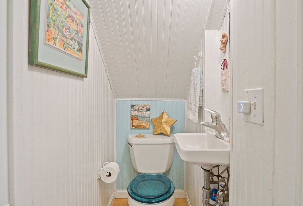 49 Sturgis St, Woburn MA 01801-4822 exterior