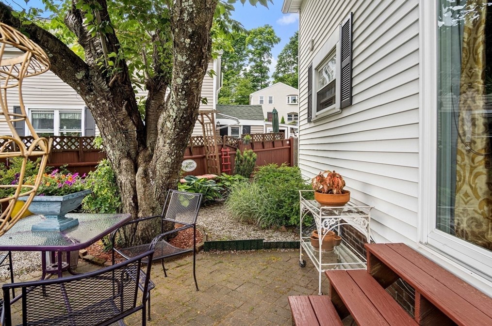 49 Sturgis St, Woburn MA 01801-4822 exterior