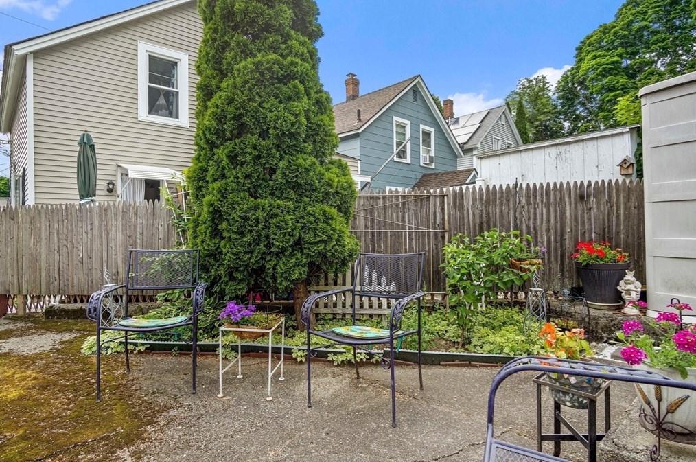 49 Sturgis St, Woburn MA 01801-4822 exterior