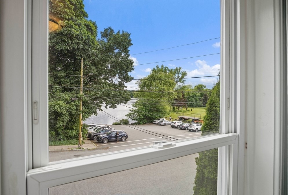 49 Sturgis St, Woburn MA 01801-4822 exterior